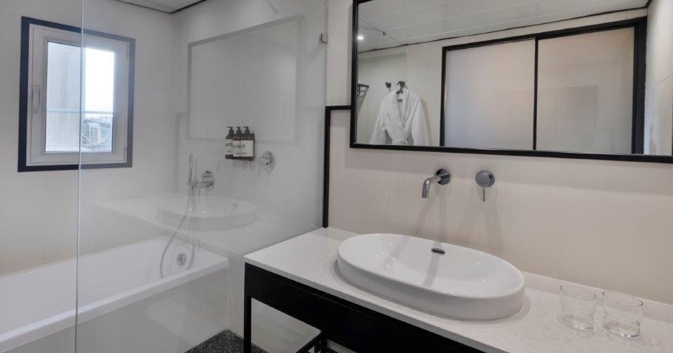 חדר אמבטיה - מלון מיוז תל אביב