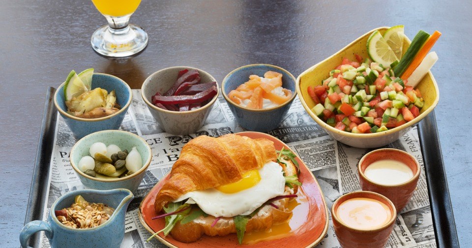 ארוחת בוקר עשירה מלון מיוז